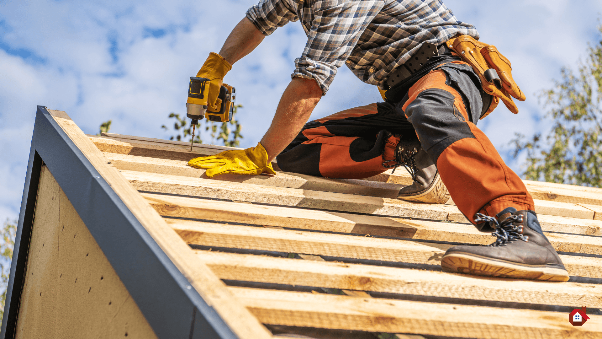 contractor on the roof&nbsp;