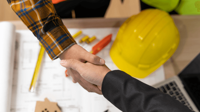 General contractor shaking hand with owner&nbsp;