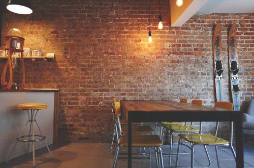 Mur de brique intérieur salle à manger_interior brick wall in a dining room