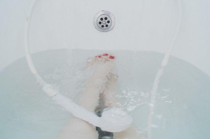 woman in a bath_How to check the status of a water heater