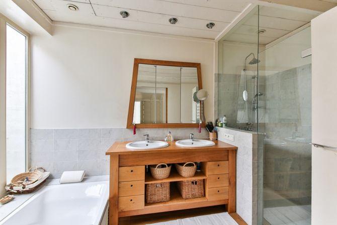 natural light bathroom_8 Tips to Improve Bathroom Lighting