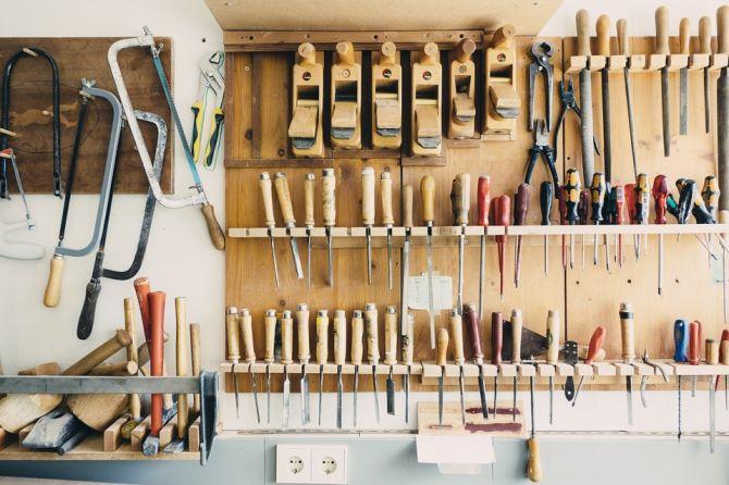 Outils dans un garage