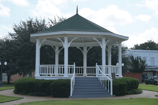 gazebo blanc_Soumission Rénovation_white gazebo