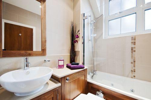 Salle de bain chaleureuse_Warm bathroom decor