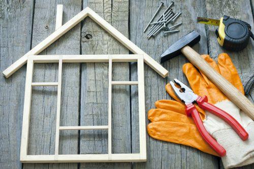 Maison en bois et outils_wood house and tools