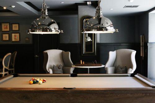 Table de billard au sous-sol