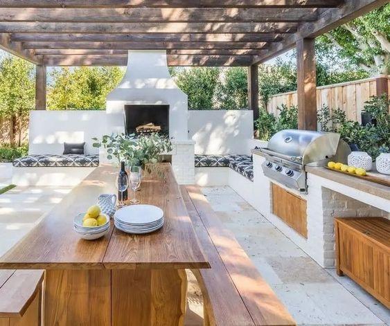 outdoor kitchen_4 Types of Exterior Plumbing Projects that Require an Expert