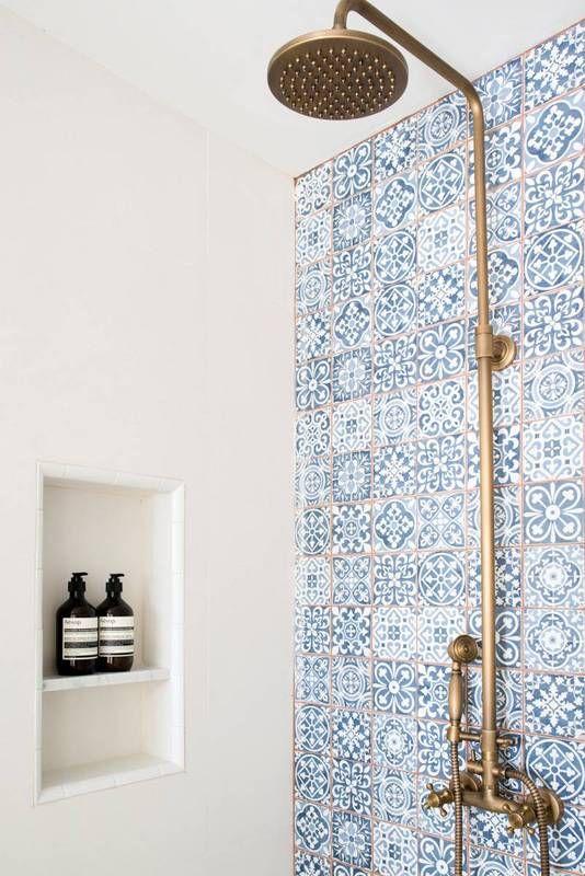 douche avec tuiles bleues_Pinterest