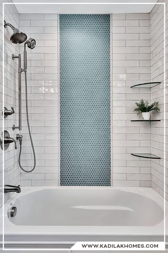 douche blanche et bleue_Pinterest